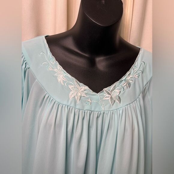 Miss Elaine Baby Blue Embroidered Nightgown ๐ EUC ๐ soft and flowy ๐ size XL - Picture 2 of 6